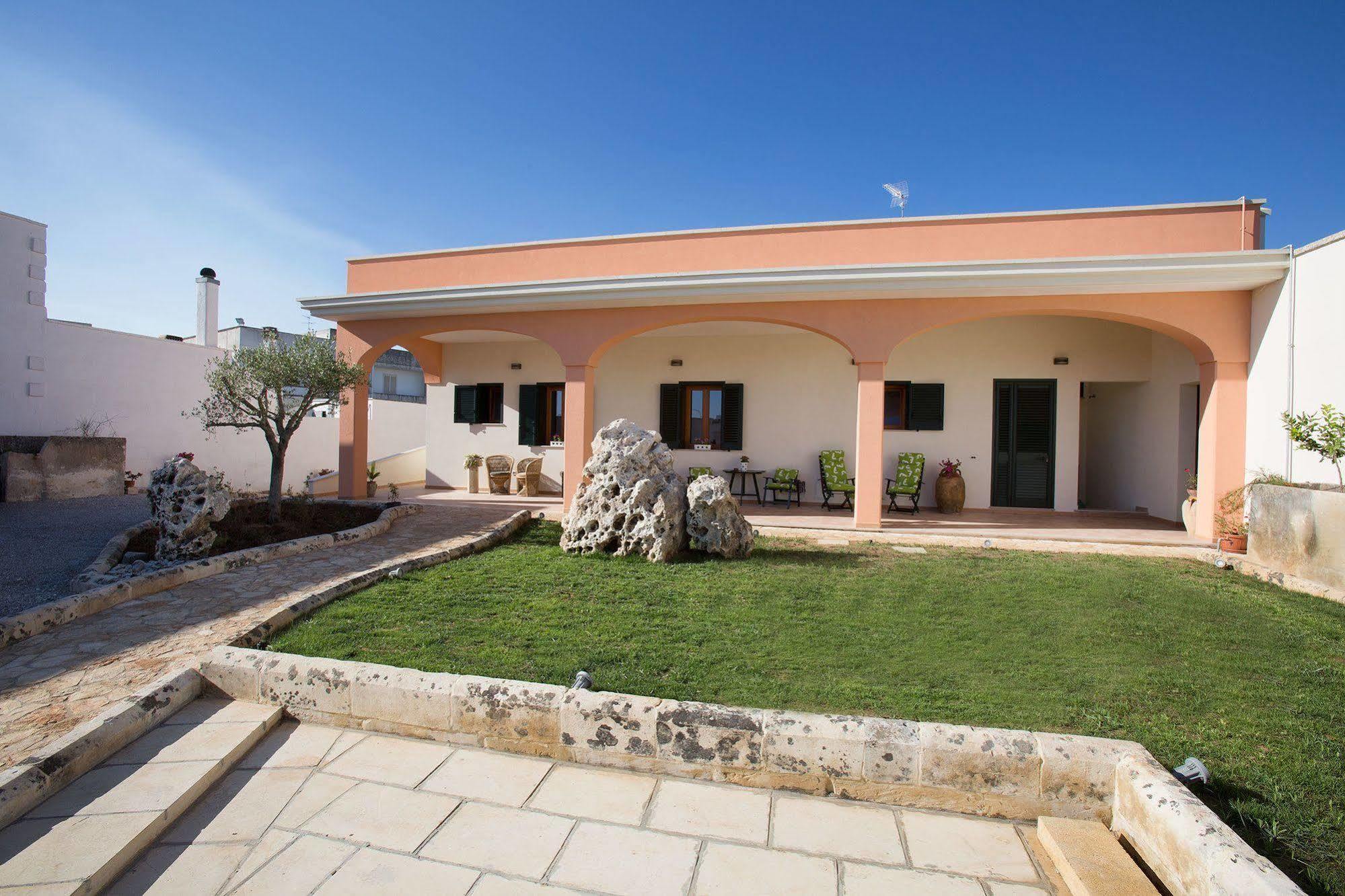 Casina Dei Nonni Bed & Breakfast Carpignano Salentino Exterior photo